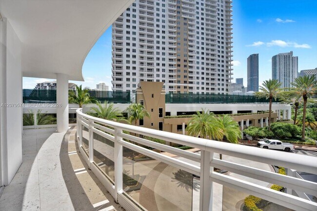 Building Photo - 901 Brickell Key Blvd