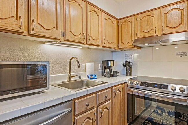 Building Photo - 4365 Lower Honoapiilani Rd