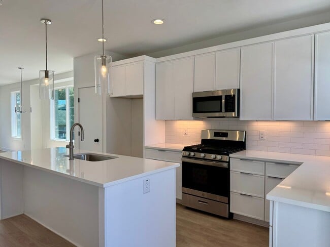 Building Photo - 1408 Sawyer Rd