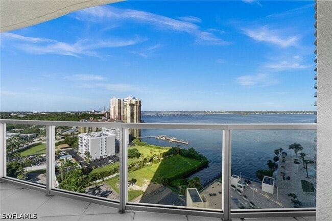 Building Photo - 3000 Oasis Grand Blvd