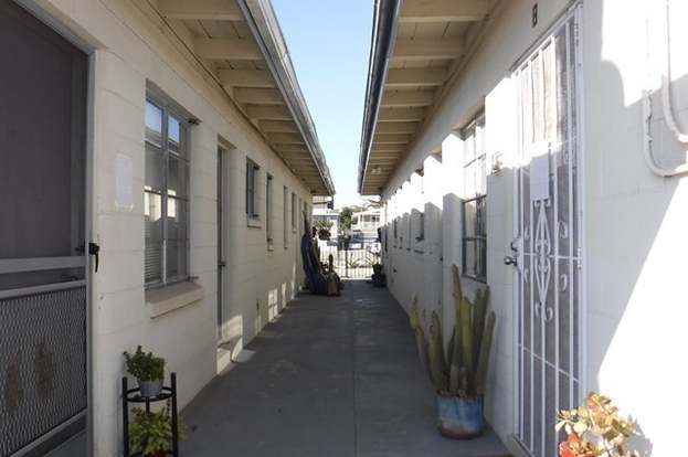 Building Photo - 1078 S Seaward Ave