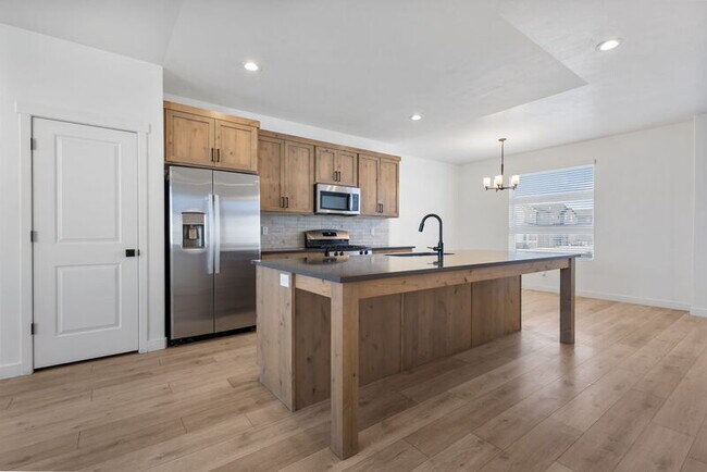 Building Photo - 868 W 480 S