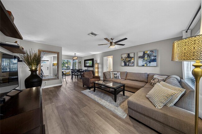 Building Photo - 371 SE 3rd St