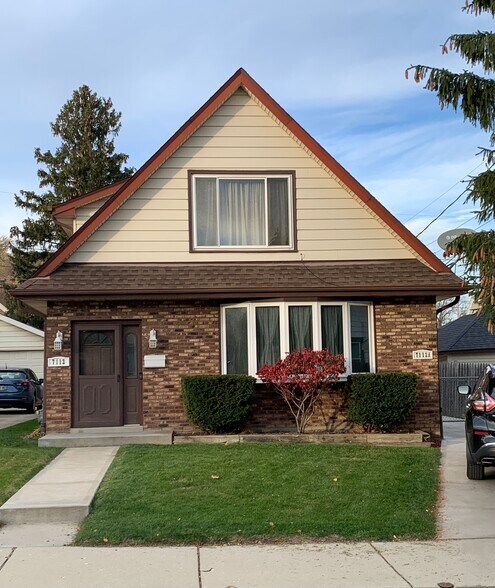 Building Photo - 7112 W Saint Paul Ave