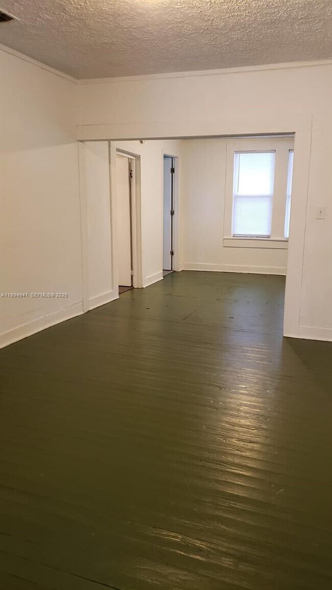 Building Photo - 1517 Logan St