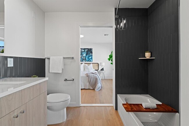 Building Photo - 525 AVENUE E