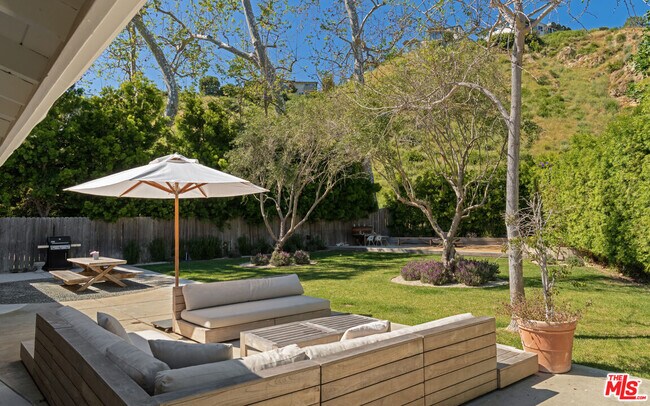 Building Photo - 6202 Frondosa Dr