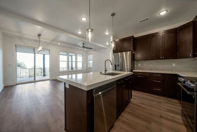 Building Photo - SPECTACULAR VIEWS, MIL APT, BRAND NEW MOUN...