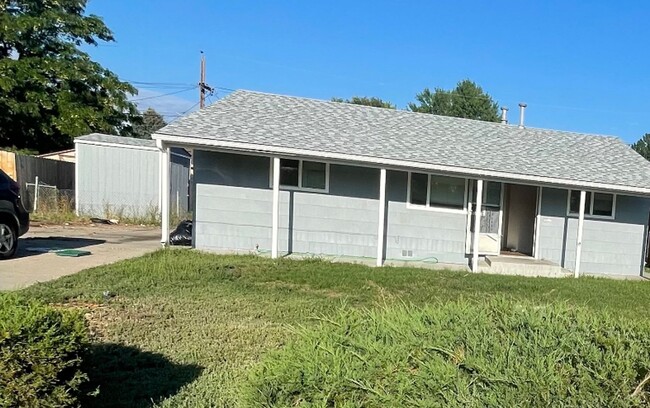 Primary Photo - 3 bed/1 bath house with yard