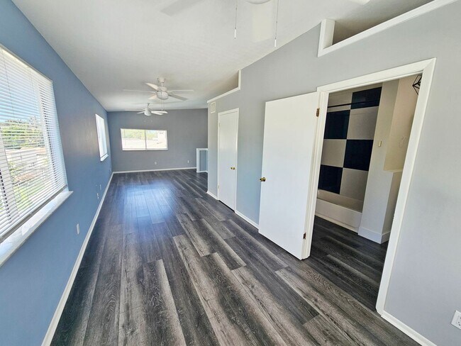 Building Photo - St. Petersburg Pool Home - 3 Bedroom 2 Bath