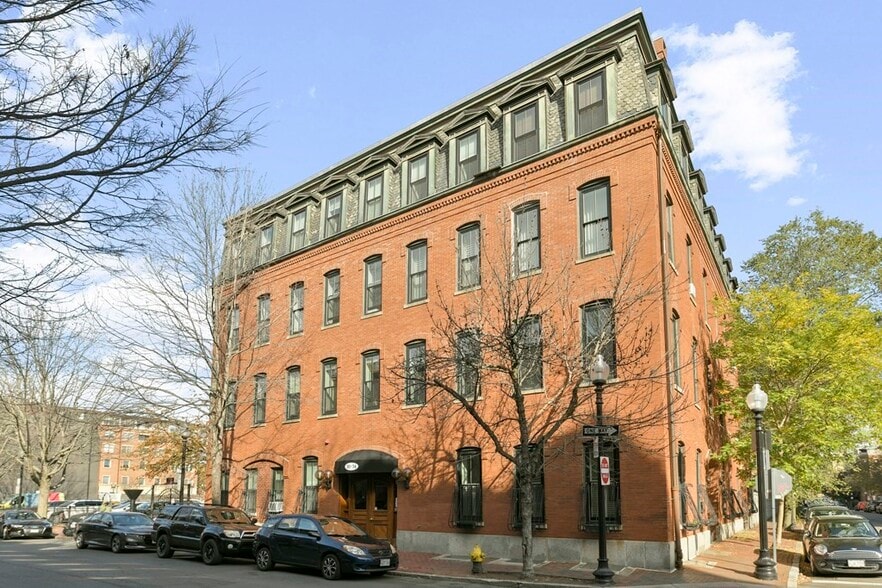 Building Photo - 32 Concord Sq