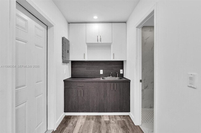 Building Photo - 6640 Evergreen Dr