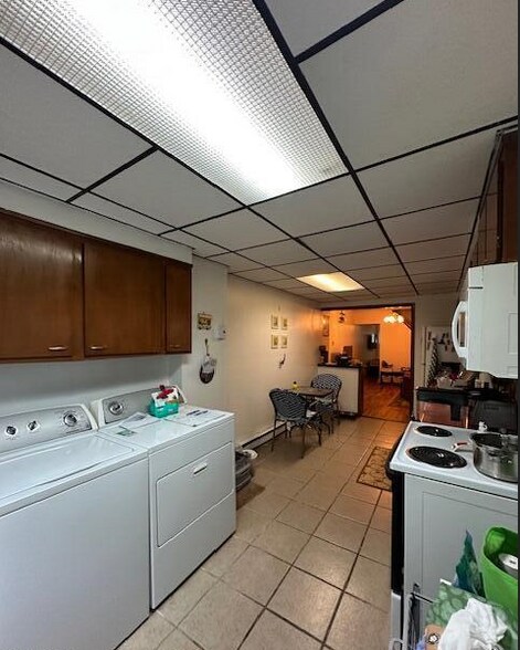 Building Photo - 454 Fern St