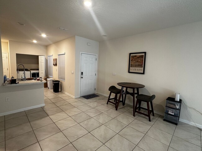 Building Photo - 832 Observatory Pkwy