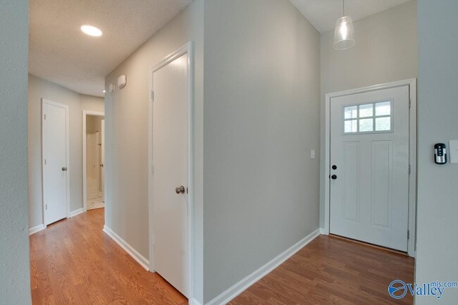 Building Photo - 118 River Oaks Dr
