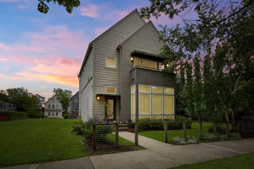 Building Photo - 2379 W 7th St