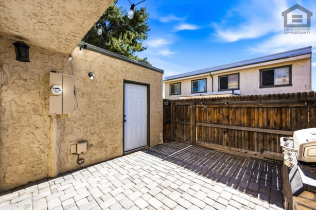 Building Photo - 2Bed/1.5Bath Townhouse at Olive Ave/63rd Ave! Ready for Immediate Move-In!