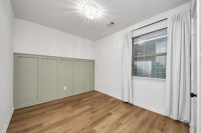 Building Photo - 17010 Upper Ridge Ln