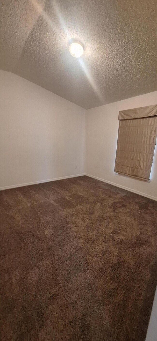 Building Photo - 2891 Stratford Pointe Dr