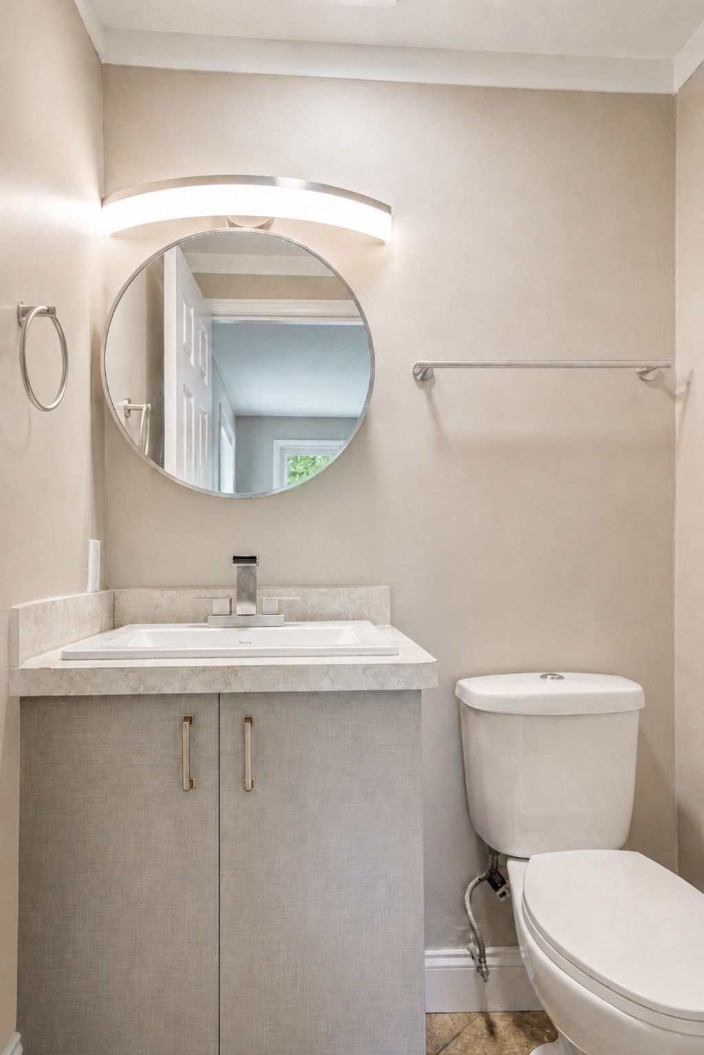 Half Bath - 370 Villabrook Dr