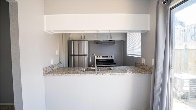 Building Photo - 3003 Parker Ln