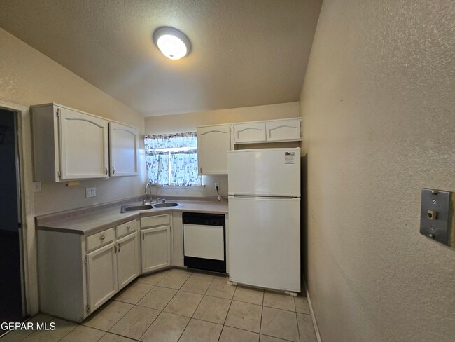 Building Photo - 6230 Arch Bridge Dr