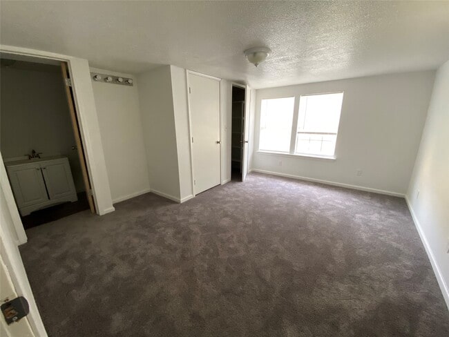 Building Photo - 20672 Trinity Way