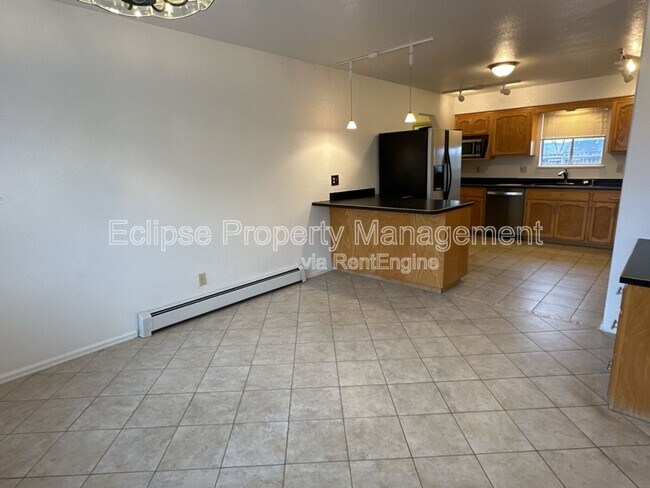 Building Photo - 637 Avalon Ct