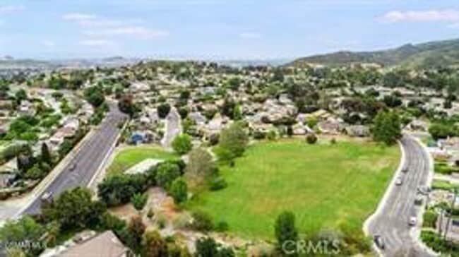 Building Photo - Tucked away on a quiet cul-de-sac in desirable Newbury Park 5+3 home
