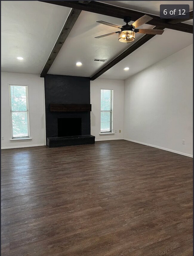 Building Photo - 108 W Waco Pl