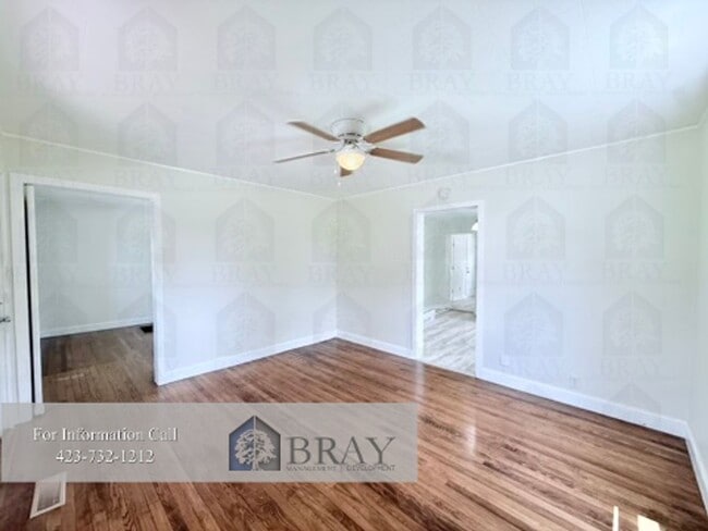 Building Photo - Cozy Brick Home with Huge Garage – Great K...