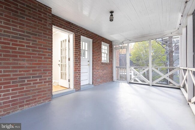 Building Photo - 312 N Highland St