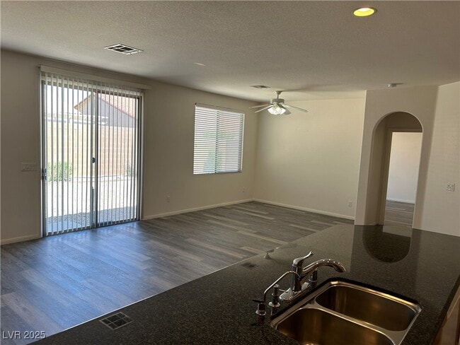 Building Photo - 7404 Longhorn Lodge Ave