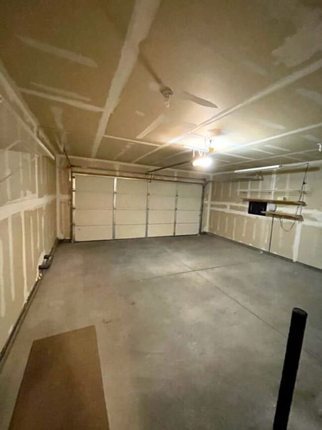 Building Photo - Gorgeous single level home in NE Bend!