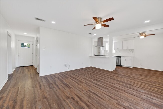 Building Photo - 23567 Pine Forest Dr