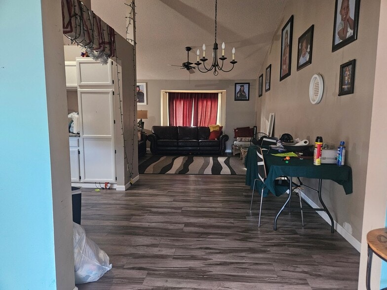 Building Photo - 10259 Englewood Dr