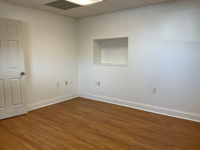 Building Photo - 6530 Derry St