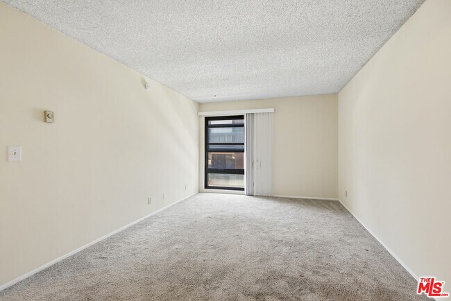 Building Photo - 7777 W 91st St