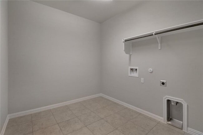 Building Photo - 624 Peregrine Way