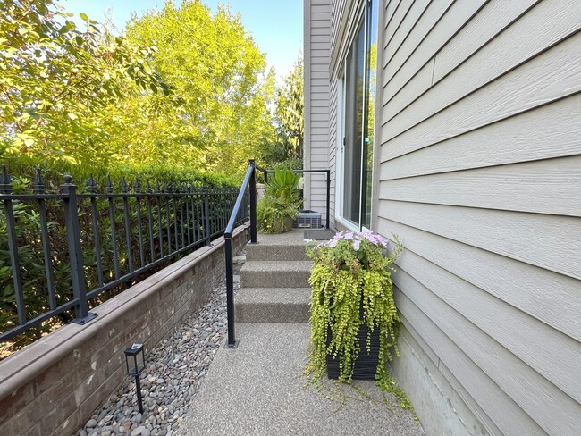 Building Photo - Modern 4-Bedroom Home on Large Corner Lot ...