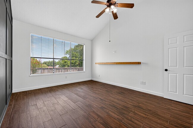 Building Photo - 319 Fantasy Ln