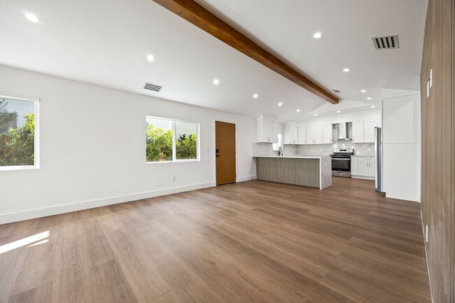 Building Photo - 212 W 64th St