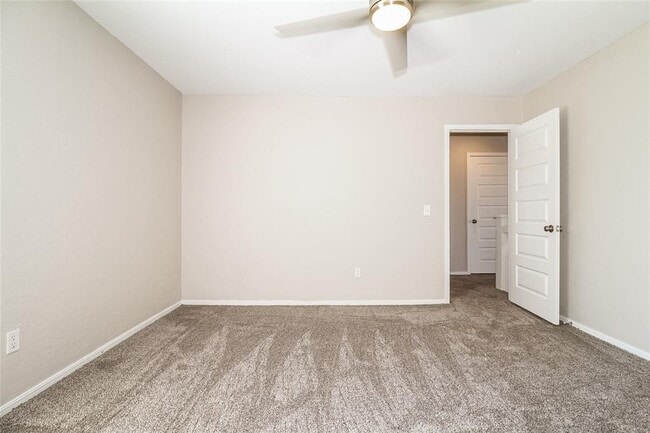 Building Photo - 1102 Swan Lake Rd