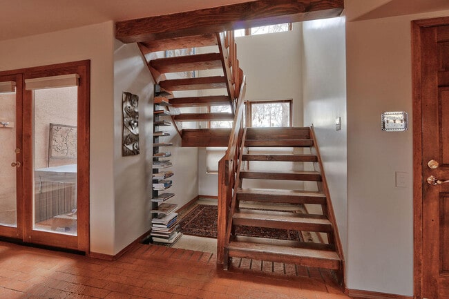 Building Photo - OLD TOWN AMAZING 2 Bedroom 2/BA 1.5/BA 2/Story 1475/SF Townhouse