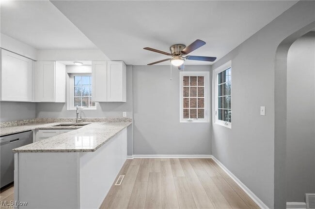Building Photo - 3881 Meadowbrook Blvd