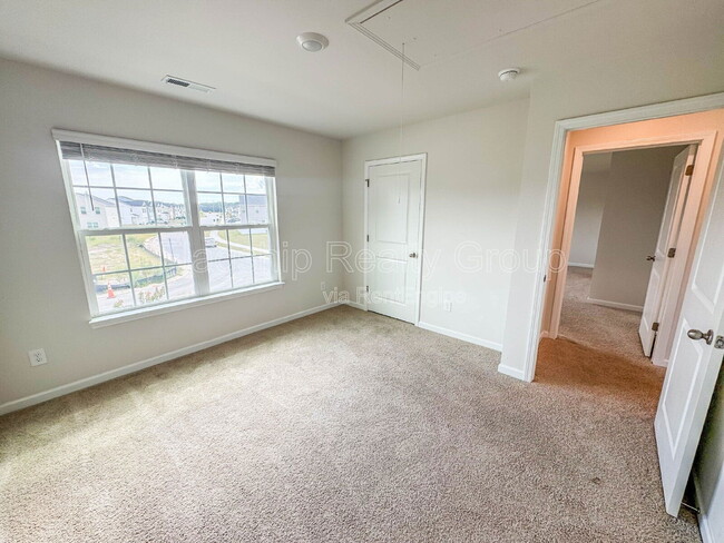 Building Photo - 2136 Montalvan Dr