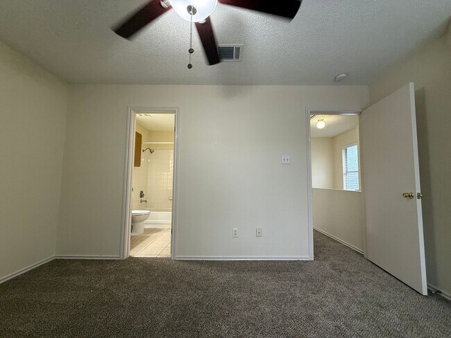 Building Photo - Schreiber Properties1 (2304 Granberry Dr)