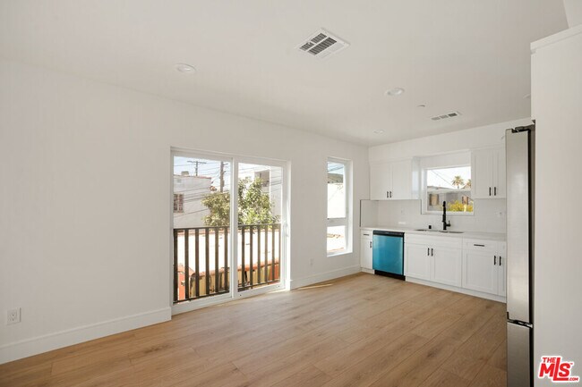 Building Photo - 1619 2nd Ave