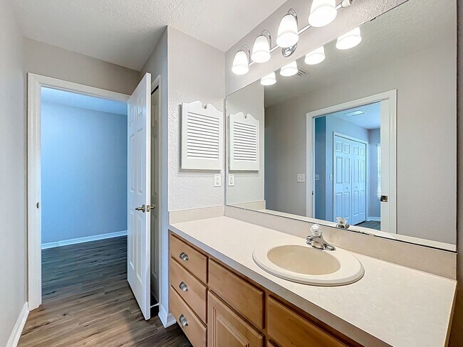 Building Photo - 2 Bedroom, 2 Bath | Lake Community | Dock & Boat Ramp Access