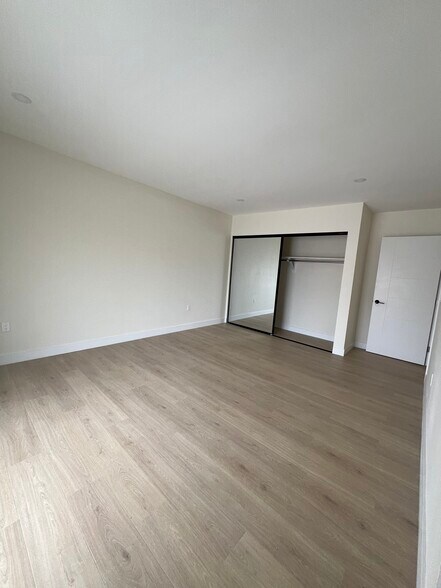 Building Photo - 9950 Reseda Blvd